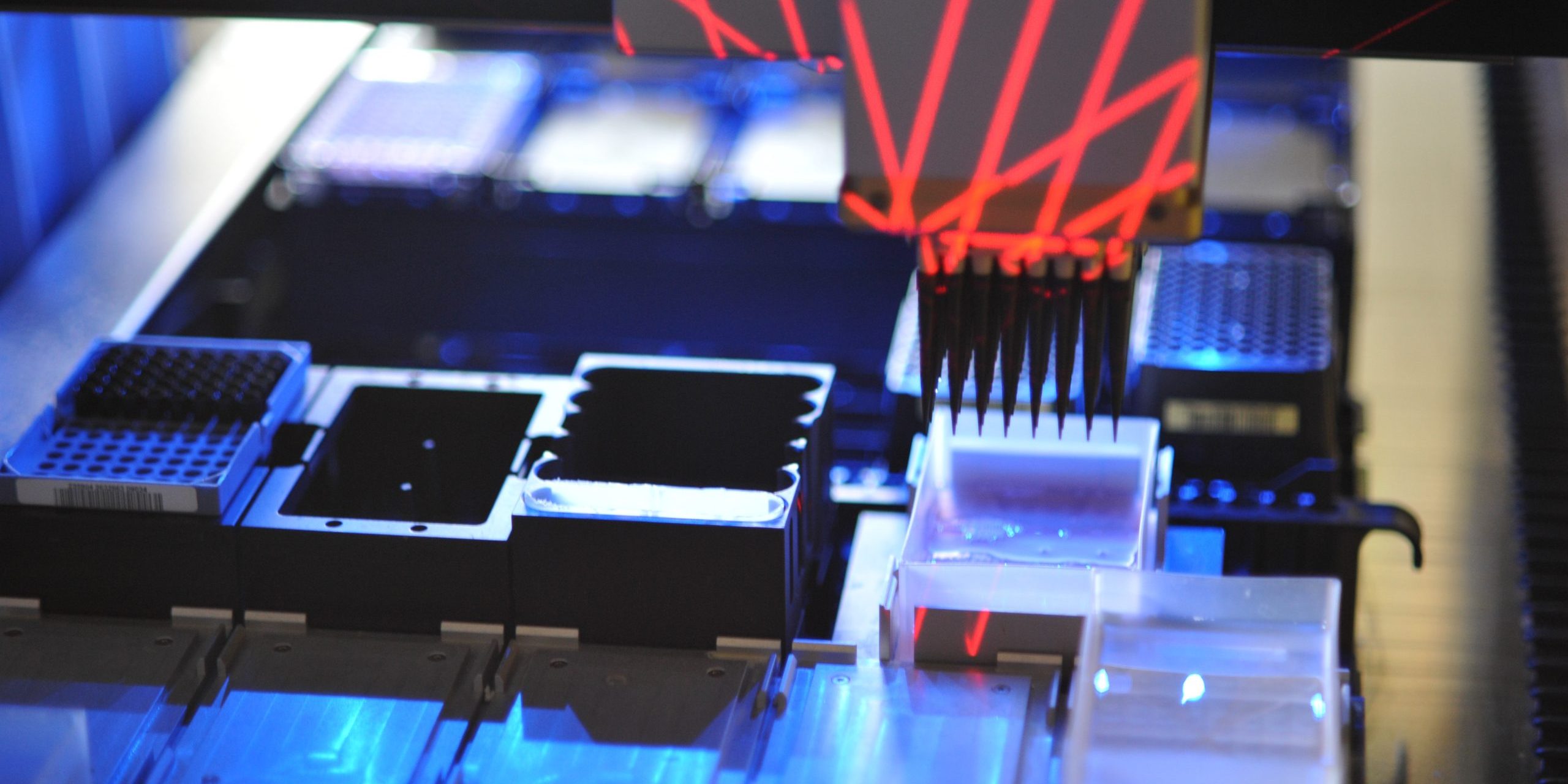 Robot for the high-throughput cloning-phenotyping platform of the Métagenopolis and MICALIS units – © Bertrand Nicolas-INRAE