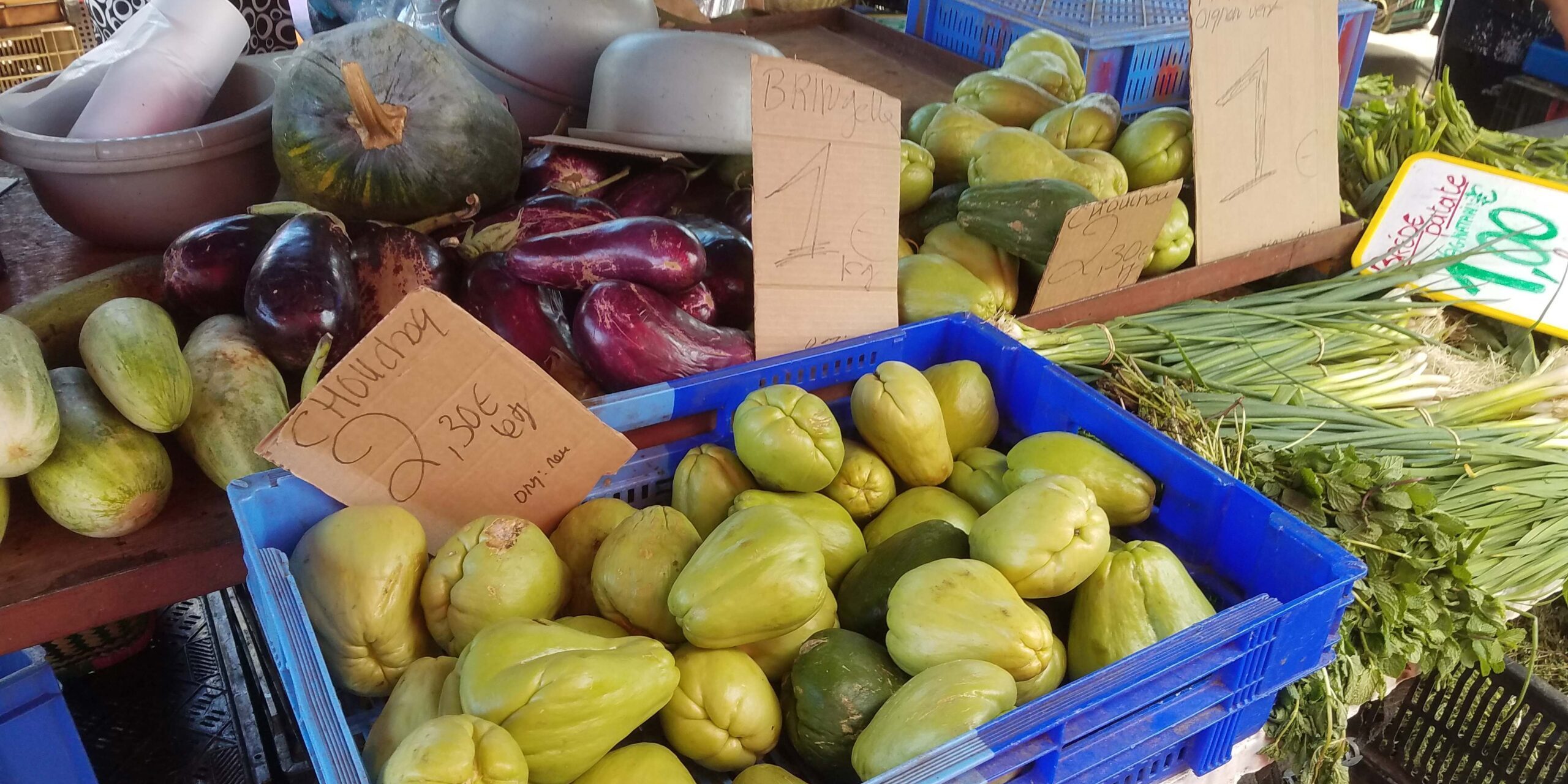 Covered market in Saint-Pierre, La Réunion, France – © SED2 CARI